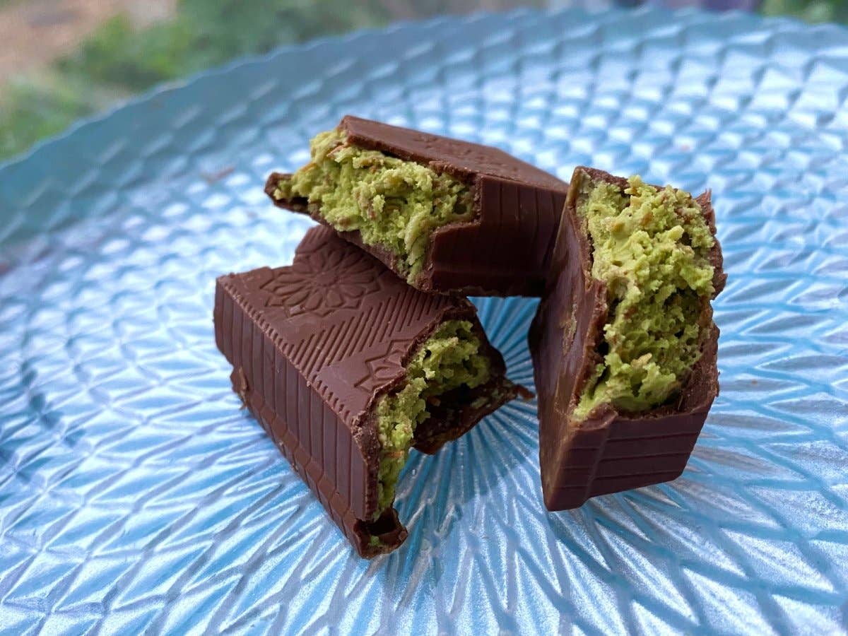 Pistachio Praline Dubai Chocolate Bar – Crispy & Nutty Delight 37gr - Cardsmartct